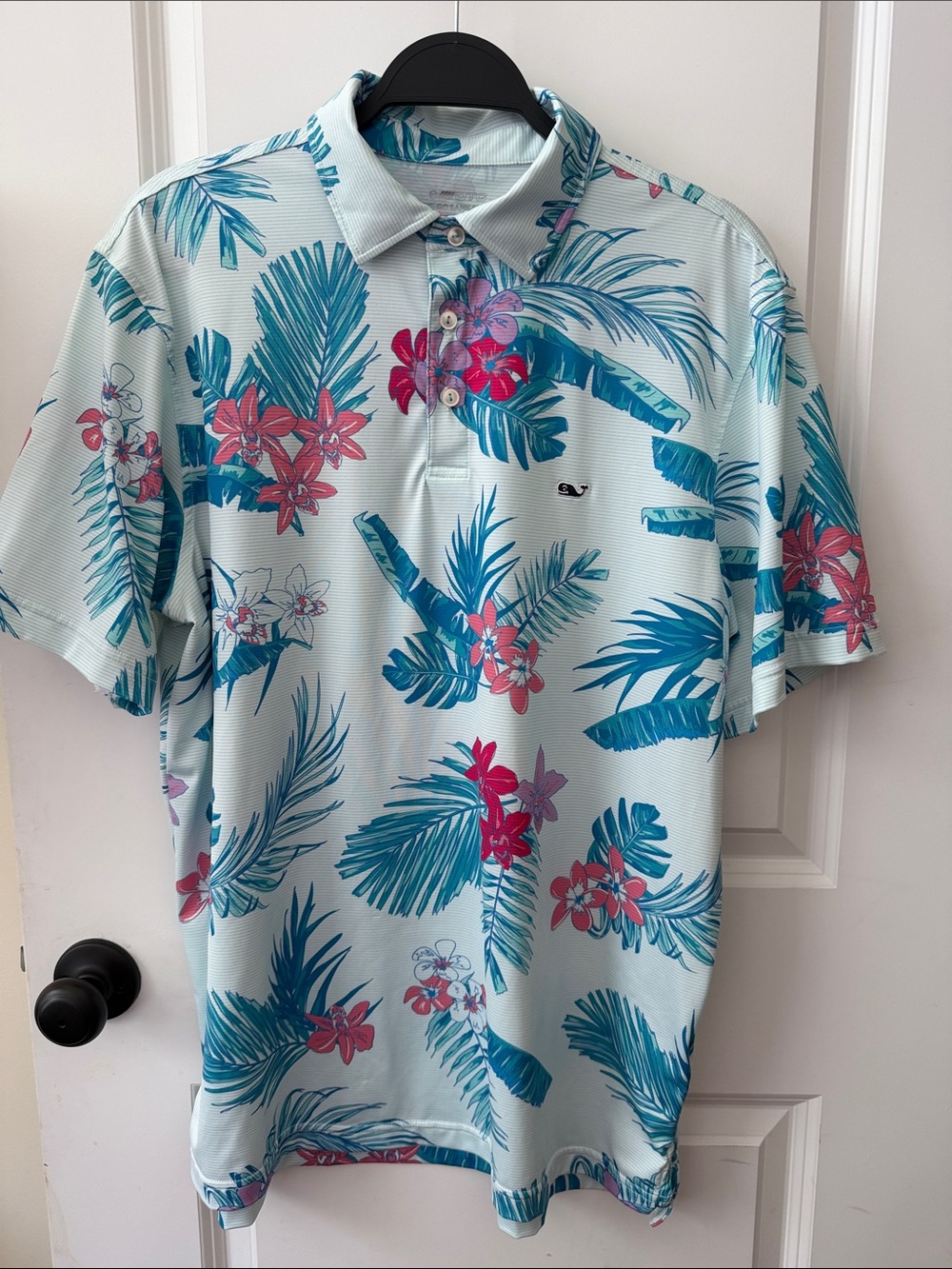 Vineyard Vines Light Blue Tropical Floral Polo Sankaty on-the-go